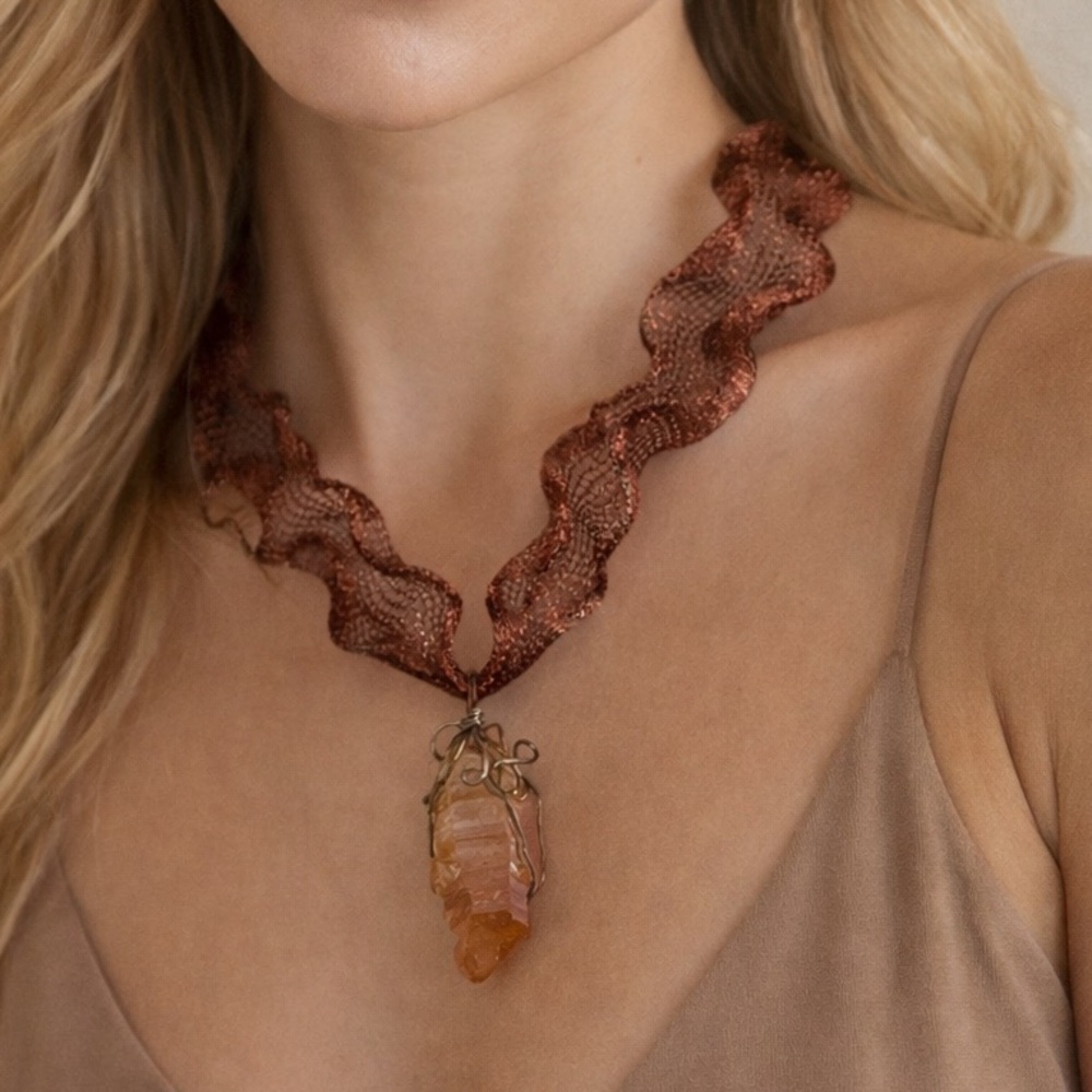 96.  Elegant Mesh Necklace with Pendant
